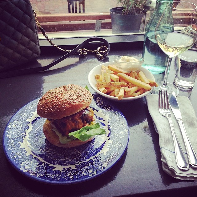 top-10-places-to-eat-burgers-in-amsterdam